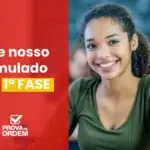 Moça negra sorrindo em sala de aula resolvendo o 1º Simulado para 1ª Fase do Curso Prova da Ordem