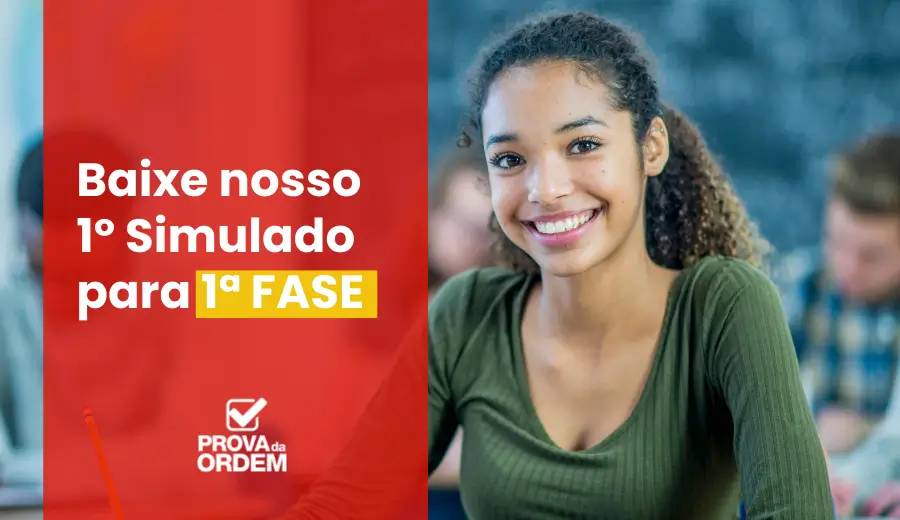 Moça negra sorrindo em sala de aula resolvendo o 1º Simulado para 1ª Fase do Curso Prova da Ordem