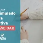 Pessoa resolvendo o gabarito do Simulado 1ª Fase