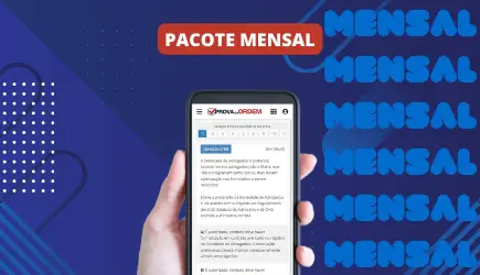 Mão segurando um celular com a plataforma de questões comentadas da OAB aberta, apresentando o pacote mensal