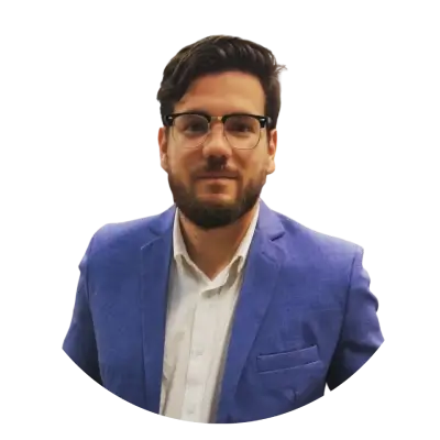 Professor Gustavo nardi de Terno Azul